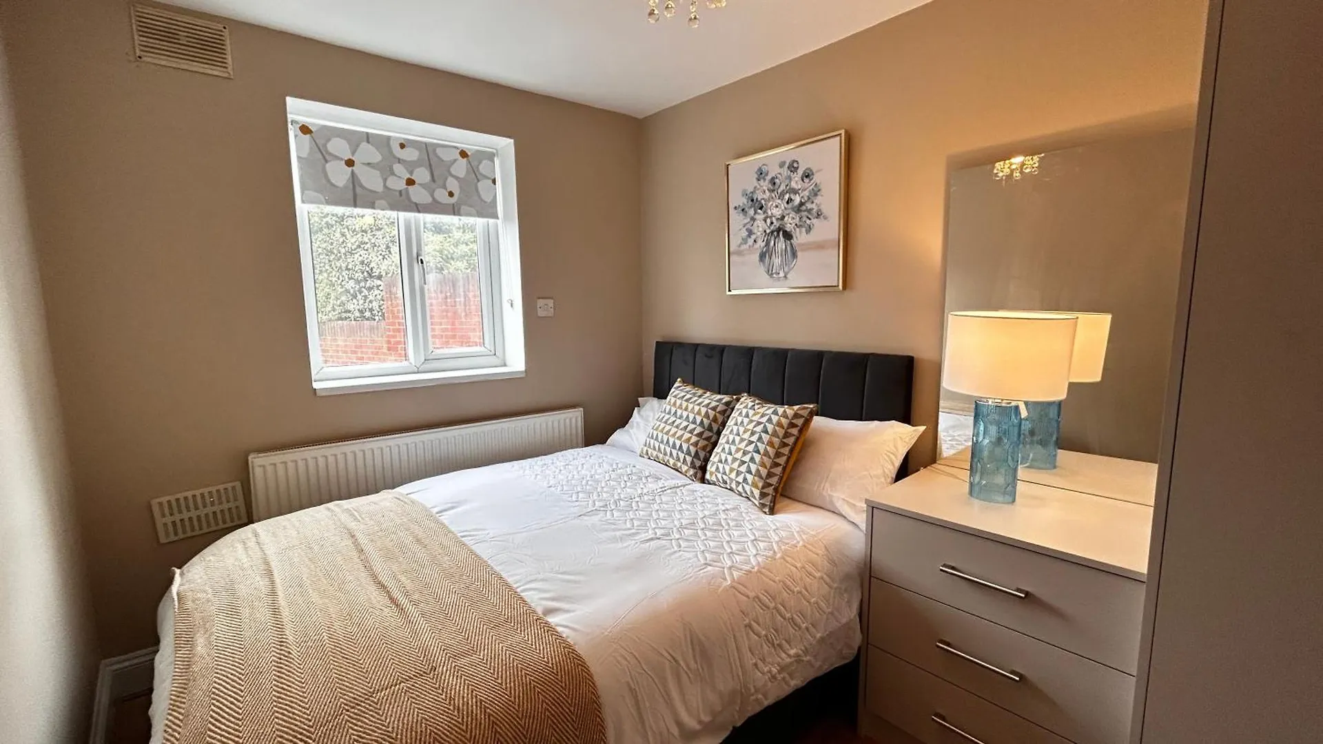 Free Parking 2 Bed Flat Near Heathrow Airport Apartment Hillingdon