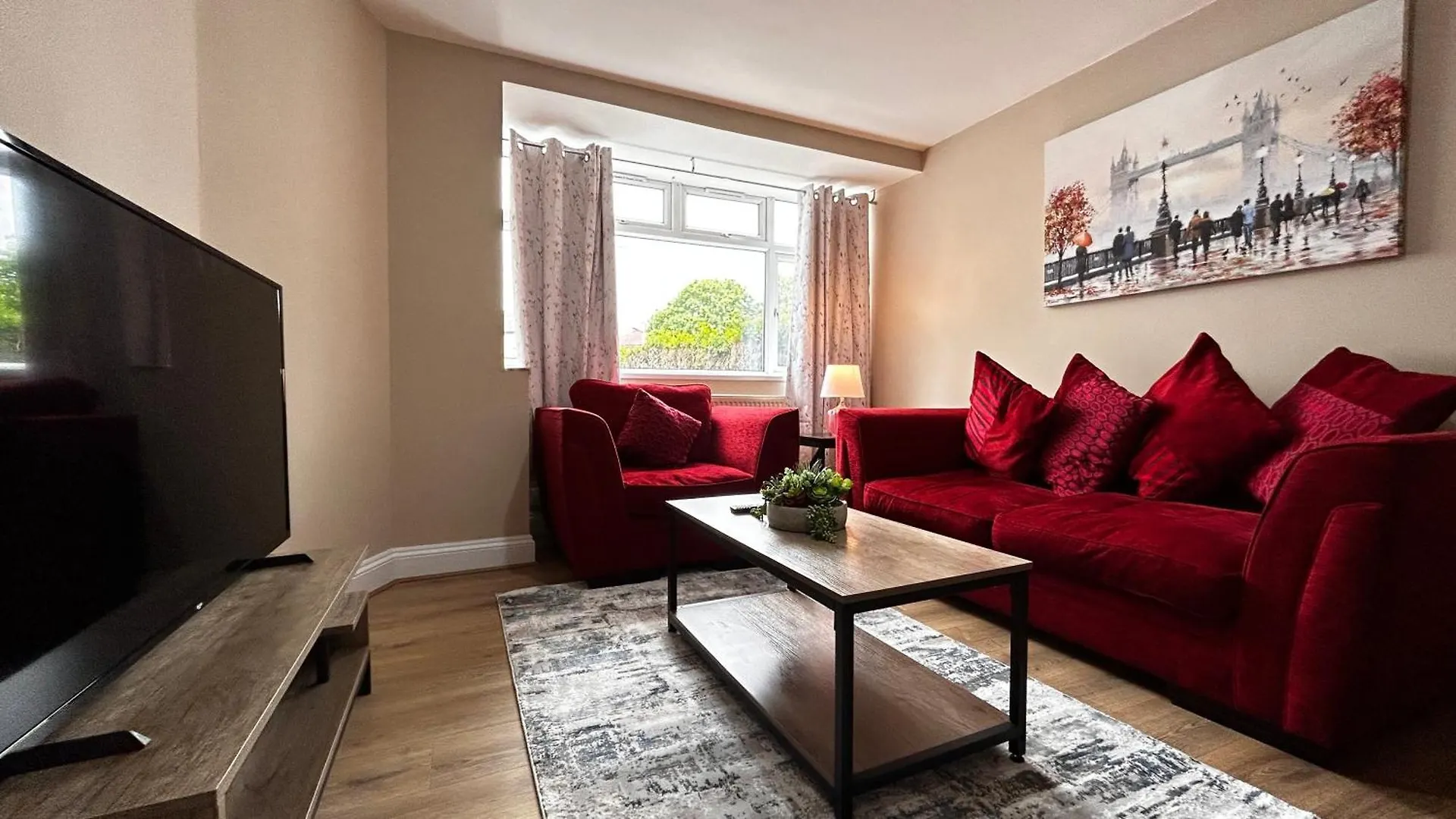 Free Parking 2 Bed Flat Near Heathrow Airport Apartment Hillingdon
