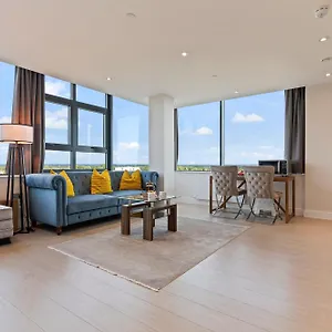 Heathrow Sleeps Four Superfast Broadband Apartment