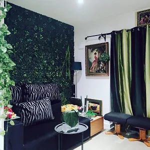 Uttsav Green - Affordable Zone 3 - Accessible Public Transport Homestay